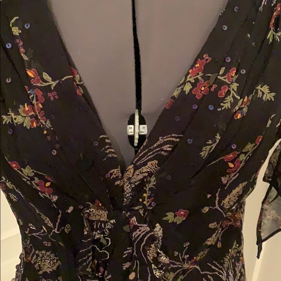 Black printed top with ruffle front and sleeves - Picture 4 of 8